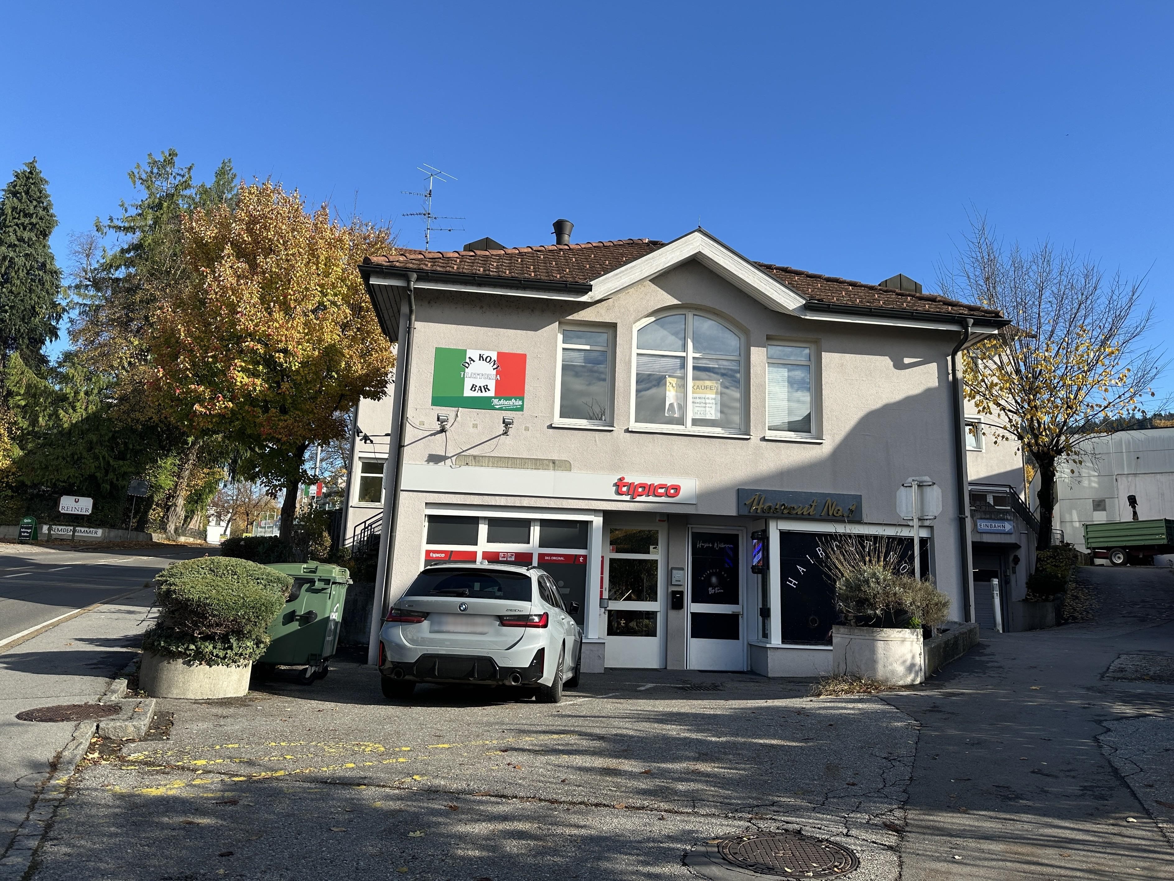 Laut ersten Informationen kam es zu einem Überfall auf das Wettbüro.